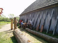 Ribe, nagebouwd huis met namaak Vikingen