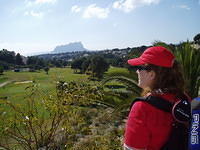 Benissa, de golfbaan, Ineke inspecteert.