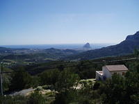 De Ifach met Calpe aan haar voeten.