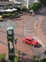 Lünen, het centrum vanuit Hotel an der Persiluhr met oude kever