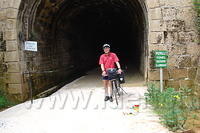 Spanje2004 106
Op weg naar La Fatarella, aan de linkerkant is nog een waterstrooom te zien, die ook nog ontweken moest worden.