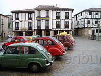 Sapnje2004 005 - Covarrubias, oldtimers op het plein, net als wijzelf.