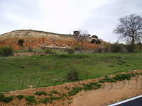 Spanje2004 007 - Op weg naar El Burgo, rode aarde en schapen 1.