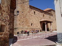Spanje2004 032
Op weg naar Corduente, Cobeta bij de kerk.