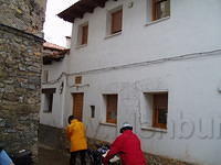 Spanje2004 059
Alcala de la Selva, we vertrekken bij ons appartement.