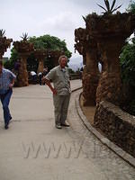 Spanje2004 028
Barcelona, Ruurd in het Gaudi park