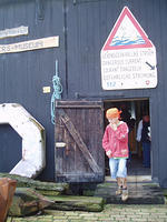 Jesper in het strandjutter's museum