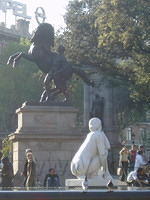 Standbeelden op plaza Catalunya