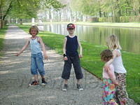 Pas op,.. Val niet in de sloot