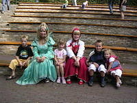 (v.r.n.l) Demi, Jordy, Roodkapje, Wendy, Soeraja en Jesper (door Monique)